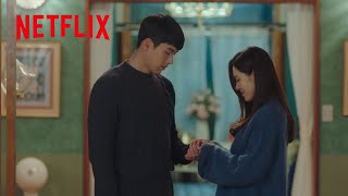 胸キュン - 不器用にペアリングを渡すヒョンビン | 愛の不時着 | Netflix Japan