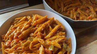 15 Minute Creamy Saucy Veggie Pasta - Perfect For Work!