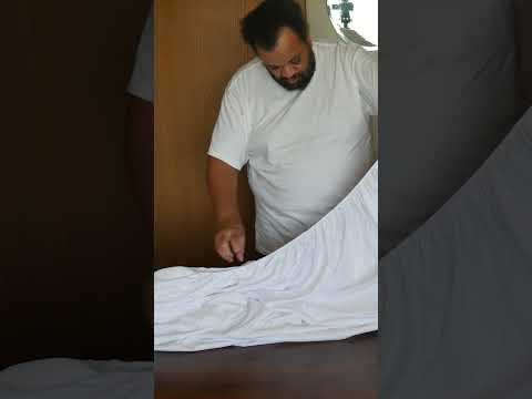 How to fold a fitted Sheet, is it magic?