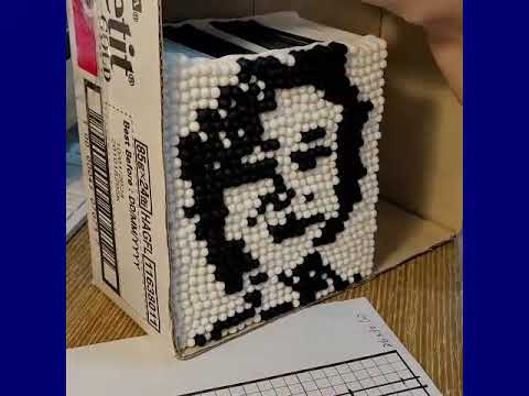 Cotton Swab Pixel Art 棉花棒像素藝術 Low-Res Self-Portrait 低解像自畫像