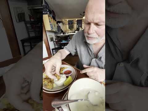 Quick Bite: Chowder Bowl Newport, Oregon #clamchowder #quickbites #oregoncoast #livelife365