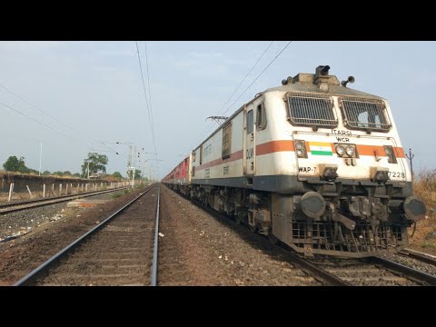 22538-Kushinagar Sf Exp With Wap-7 At Full Speed