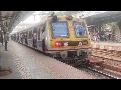 The csmt slow local train Mumbai arriving in Vikhroli railway station video | local train Mumbai