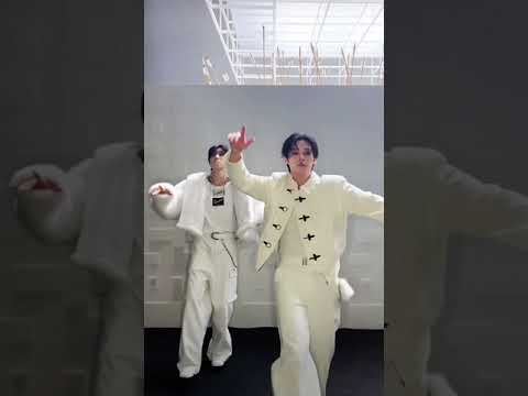 WALKIN ON WATER challenge - Han x Leeknow