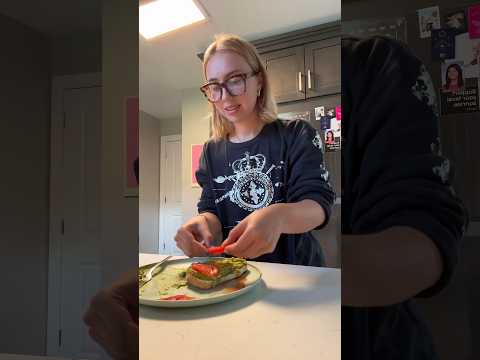 best breakfast in the world #breakfast #avocadotoast #vlog #morninginthelife