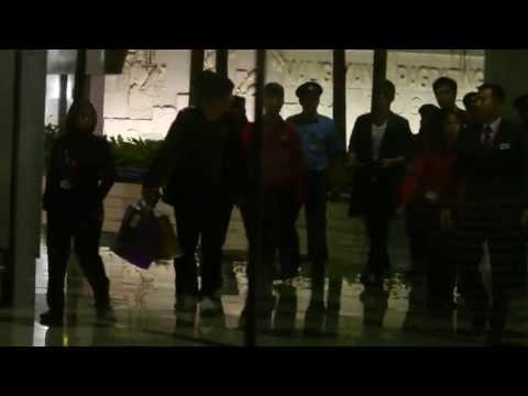 [HD Fancam] 130427 Hyunbin Changi Airport Arrival At Terminal 3.