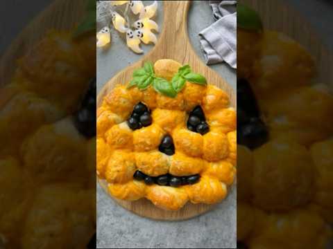 Pumpkin Pull Apart Garlic Bread