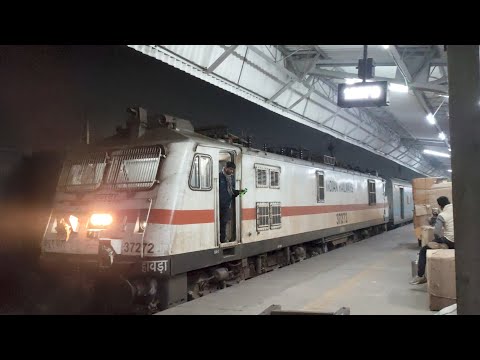 How Does the Locopilot See the Green Signal at Night | Locopilot Night Duty#uniquetrainengines#video