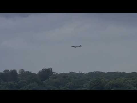 Seletar Airport Touchdown Approach- Virgin Australia B737-8XX