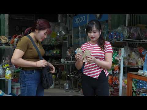 How I pick herbs to prepare to produce yeast from natural herbs and sell taro. Vietnamese girl