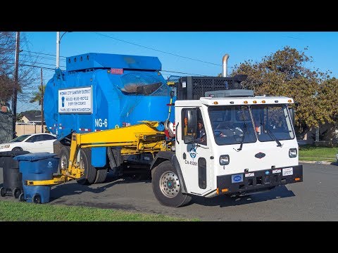 CCC LET2 - Heil Rapid Rail Garbage Truck