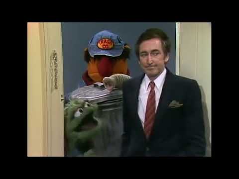 Sesame Street - Gordon prepares for a recital