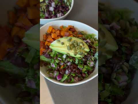 Lunch ideas #sweetpotatoes #blackbeans #starseedkitchen #veggiebowl #healthyfood