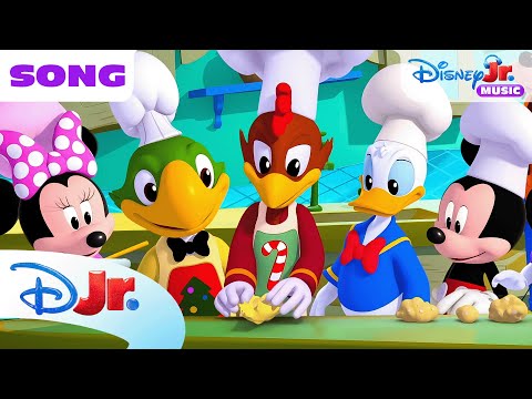 Mickey Mouse Funhouse "Nochebuena" Song 🎶 | @disneyjr​