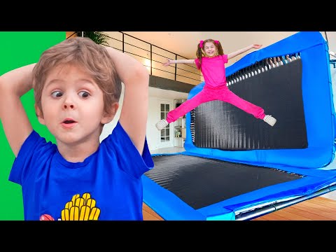 Eva and Friends turn House into a Trampoline park for kids