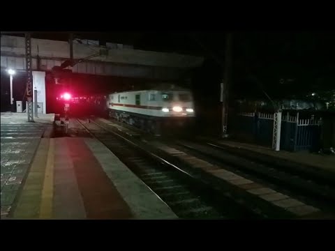 22955-Kutch Sf Exp With Wap-7 Skip Dahanu Road At Night