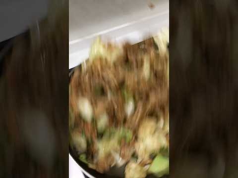 見てるだけでご飯がイケる肉野菜炒めの動画#アケメシ#野菜炒め#肉