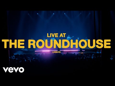 Cat Burns - teenage dirtbag (live at The Roundhouse)