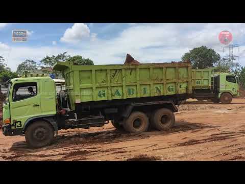 excavator move the earth with the help of trucks