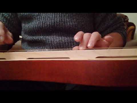 Medieval fingerpicking practice on the mountain dulcimer