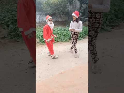 Kids get gifts 🎁 from santa 🎅 #shorts #santa #santaclaus #gift