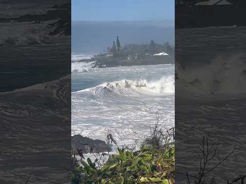 Caught in the shorebreak at Waimea bay #surfing #eddieaikau #theeddie #waimeabay #northshore