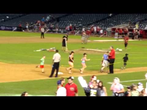 Aiden running the bases at #ChaseField #dtphx Az