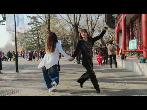 吉特巴《听闻远方有你》舞步干净利落，歌声悠扬动听,square dance, dance, pop music, aerobics