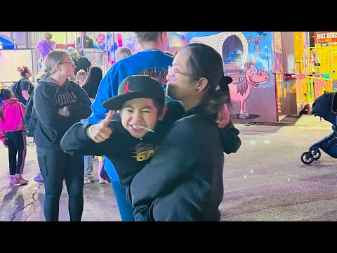 Kyle and Mama at Ferries Wheel. Super enjoy sila sa bonding time😍