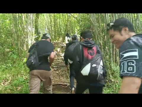 Hiking ke Kampung Sting