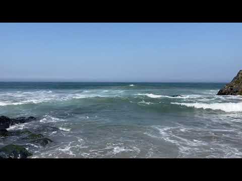 波の音　波打ち際　足元　波しぶき　海　青空　夏