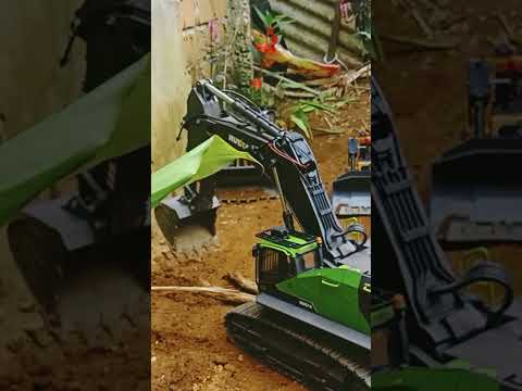 Excavator menumbangkan pohon#rc #toys #viral #rcconstruction #bekokeruk #mainananak #fypシ #kontruksi