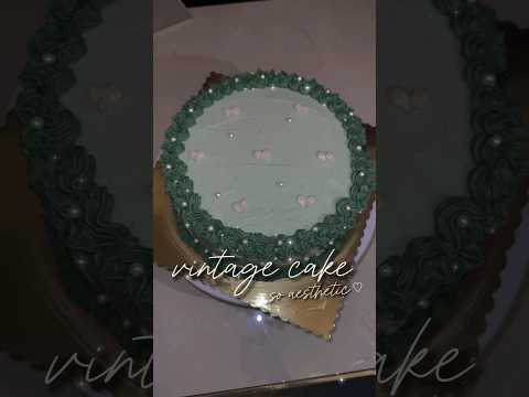 Vintage Cake Decorating #eimaansisters #cake #cakedecorating #green #billieeilish @BillieEilish