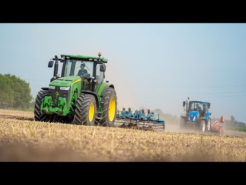 The Italian Farmer's John Deere 8R with Rabe Blue Bird and New Holland T5 SmartTrax ™