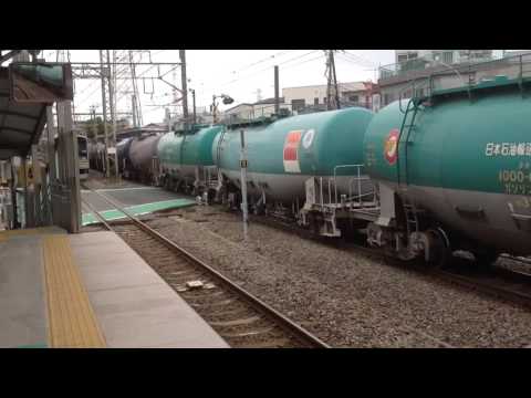 小田栄駅 普通電車発車・貨物列車通過