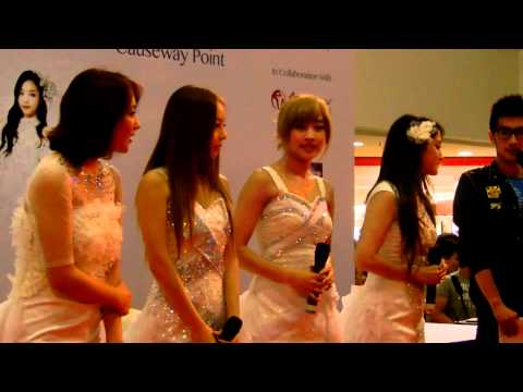 120709 Kara arriving for their fansign at Causeway Point.