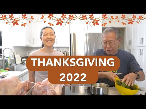 Traditional Thanksgiving 2022// Cooking a Turkey, Martha Stewart Apple Crisp, Family Gathering