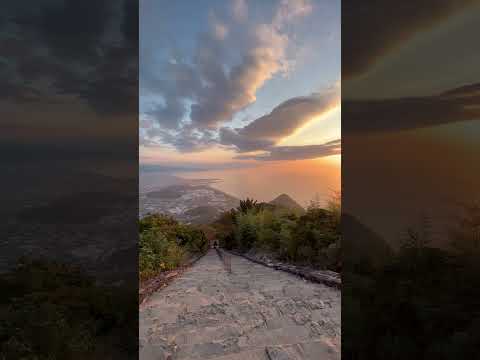 香川の絶景低山稲積山 天空の鳥居からの夕日 #四国登山  #天空の鳥居