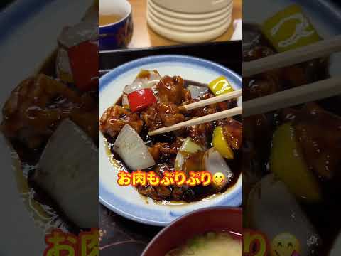 豊富なメニューの昭和レトロな雰囲気漂う定食屋さん😊