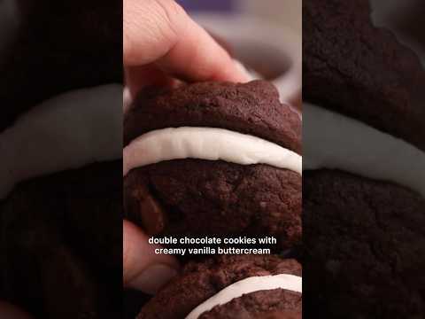 Double Chocolate Sandwich Cookies. Like homemade Oreos! #recipe #cookies #cookiesandwiches