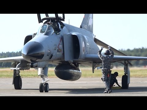 百里基地航空祭2015 F-4EJ改 エンジンスタートから機動飛行まで / JASDF F-4 Phantom Engine Start Up and Maneuver