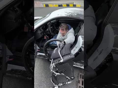 Este Hombre Conduce un Coche sin usar sus Piernas 😮