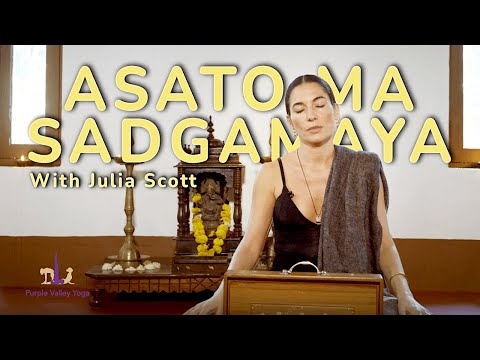 Julia Scott singing Asoto Aa SadGamaya | Purple Valley Yoga in Goa