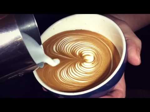 Latte art wing tulip