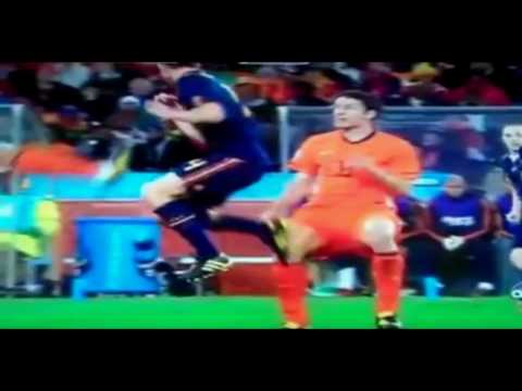 patada de karate de Jong a xabi alonso