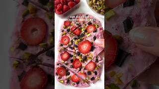 Healthy Dessert Recipe: Berry Frozen Yogurt Bark #healthydessert #healthyrecipes #healthydesserts