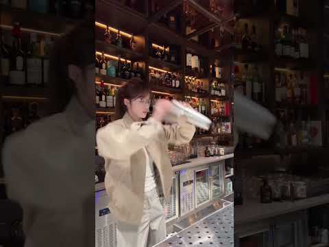 熟悉的bgm 鸡尾酒 调酒 微醺时刻 干杯 调酒师