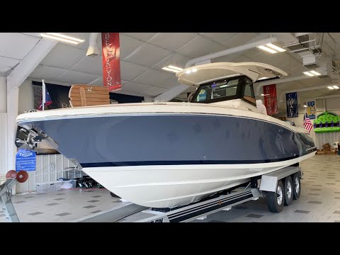 CHRIS CRAFT 30 CATALINA - DETAILED WALKTHROUGH AND LIVE ON THE WATER - ABSOLUTELY BREATHTAKING!!