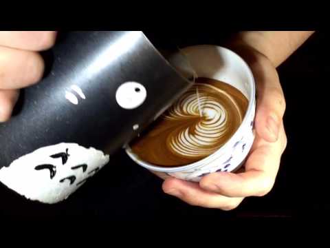 Latte art wing tulip