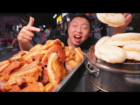 Street Food in Shaanxi: 7 Yuan for Carbs with Preserved Meat Sauce, Lives Up to Its Reputation...